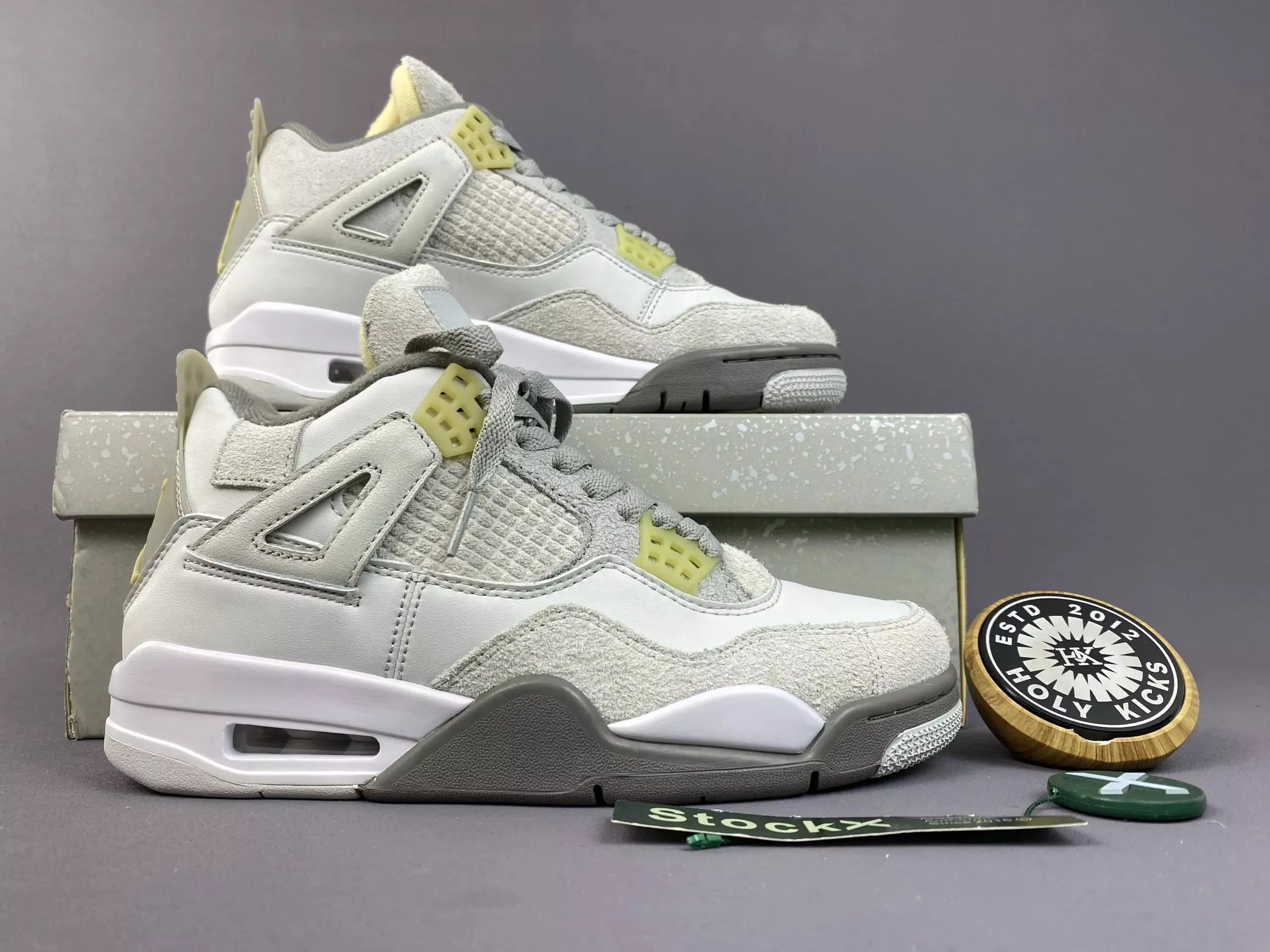 Jordan 4 Retro SE Craft Photon Dust